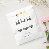 ランジェリーピンクとブラックのウェディングシャワーの中サイズのギフト フェイバーバッグ (封をした状態)