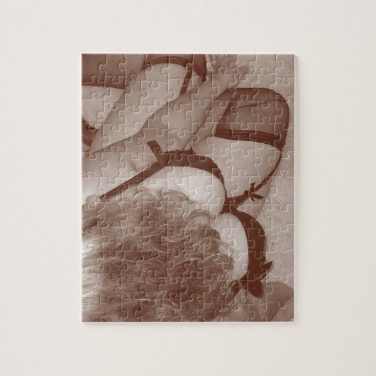 ランジェリー、成長した自然な美しいの感覚的な女性 ジグソーパズル (縦)