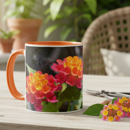 ランタナの鮮やかな花々 マグカップ