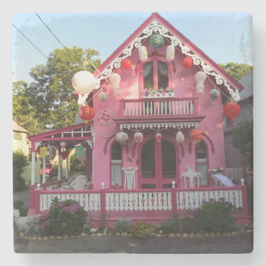 ランタンとピンクジンジャーブレッド – Martha's Vineyard ストーンコースター (正面)