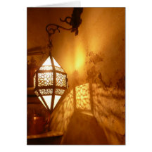 ランタンのライトによって