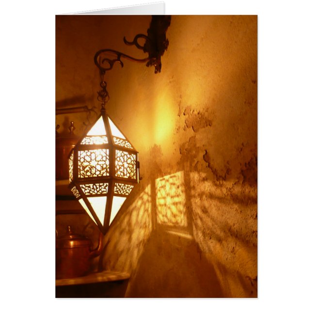 ランタンのライトによって (正面)