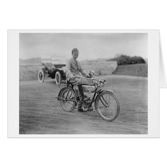 ランタンヘッドライト付き古い自動二輪車 (正面横)