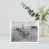 ランタンヘッドライト付き古い自動二輪車 ポストカード (スタンド正面)