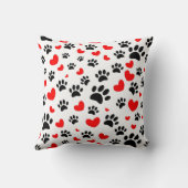 ランダムな犬の手のプリントと赤いハート クッション (裏面)
