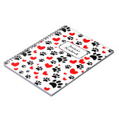 ランダムな犬の手のプリントと赤いハート ノートブック (左側)