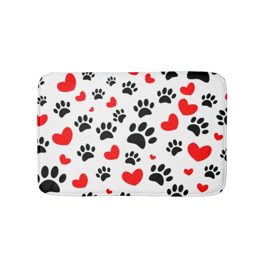 ランダムな犬の足跡と赤いハートの犬アート バスマット (正面)