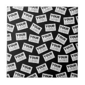 ランダムに配置されたロゴや任意の写真を探す タイル (正面)