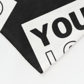 ランダムに配置されたロゴや任意の写真を探す フリースブランケット (角)