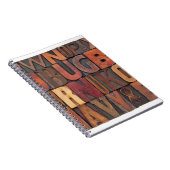 ランダムアルファベット文字 – ヴィンテージレタープレス木材 ノートブック (右側)