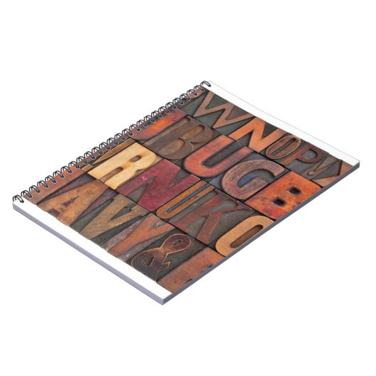 ランダムアルファベット文字 – ヴィンテージレタープレス木材 ノートブック (左側)