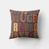 ランダムアルファベット文字 – ヴィンテージ活字 クッション (裏面)