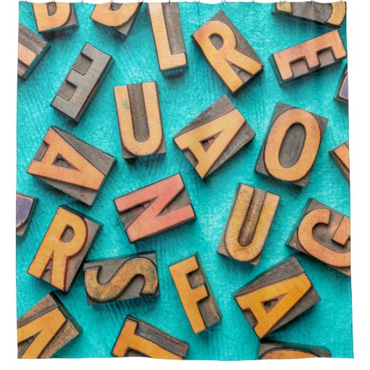 ランダム文字のオーバーヘッド背景 – ヴィンテージ文字 シャワーカーテン (正面)