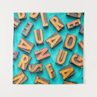 ランダム文字のオーバーヘッド背景 – ヴィンテージ文字 タペストリー