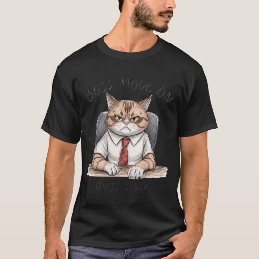 ランチまでボスモード | 面白い猫Tシャツ Tシャツ (正面)