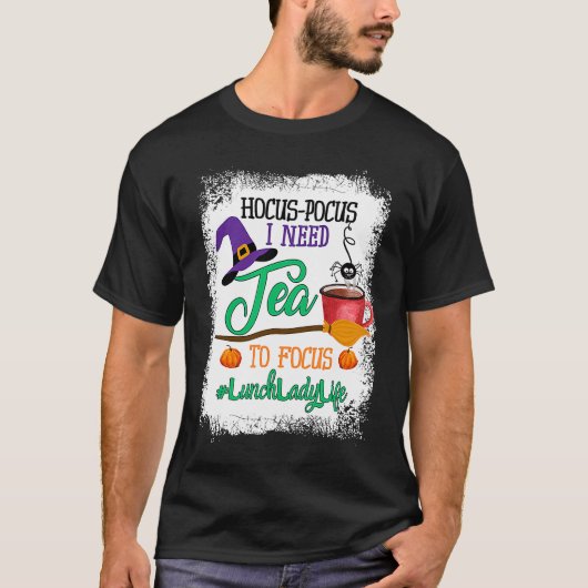 ランチレディの日常 魔法使い コーヒーが無ければ集中できません Tシャツ (正面)