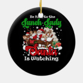 ランチレディーサンタがクリスマスRを見ている優しい セラミックオーナメント (裏面)