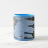 ランディンググ素晴らしレーフクロウと雪野生生物ラプター ツートーンマグカップ (中央)