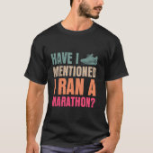 ランナー マラソン走ったって言ったっけ？ 面白いランニング Tシャツ (正面)