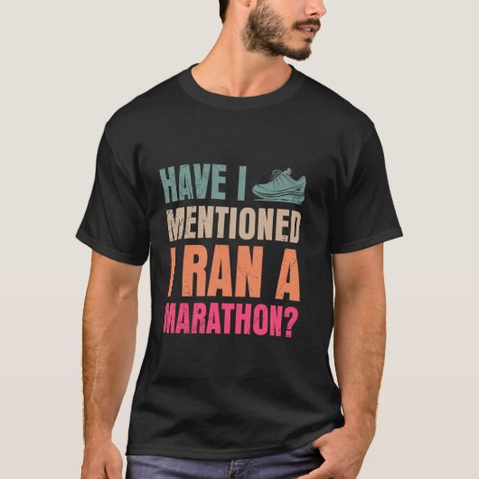 ランナー マラソン走ったって言ったっけ？ 面白いランニング Tシャツ (正面)