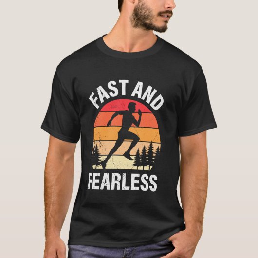 ランナー FAST AND FEARLESS ジョギング 楽しい ランニング Tシャツ (正面)