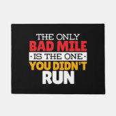 ランナ – おもしろいバートマイルランニング引用文 ドアマット (正面)