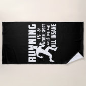 ランニングは精神的なスポーツで、我々は皆が非常識である ビーチタオル (正面)