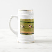 ランニング牧場の馬の群れの写真ウマ科の ビールジョッキ (左)