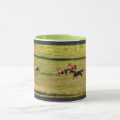 ランニング牧場の馬の群れの写真ウマ科の マグカップ (中央)