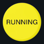 ランニング黄ミニマル食洗機磁石 マグネット<br><div class="desc">黄色ミニマルの背景を持つ「ランニング食洗機」のキッチンマグネットはキッチ救済ン団体や組織と一緒に。テキスカスタマイズト付き。</div>