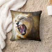ランバーピロー – アフリカ産のライオンのうなる クッション (ブランケット)
