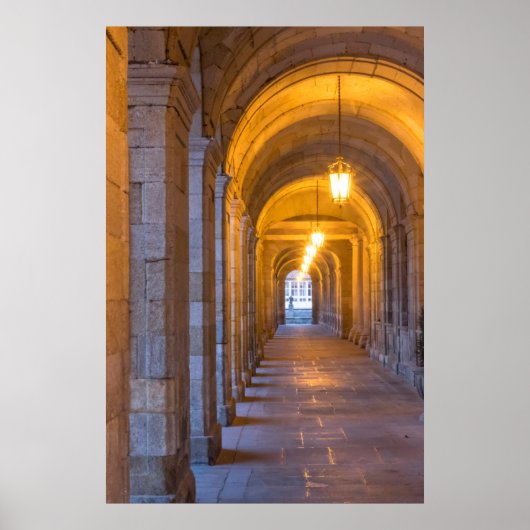 ランプは、スペインの石の廊下に点灯 ポスター (正面)