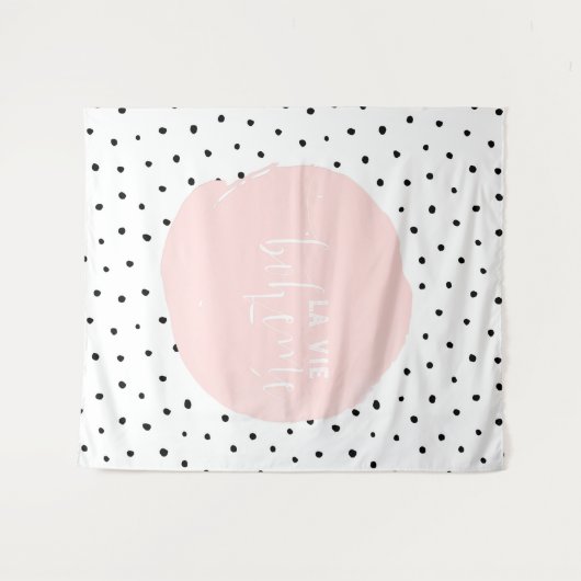 ラヴィーボヘーム – タイポグラフィ水玉模様ドットダンス タペストリー (正面(横))