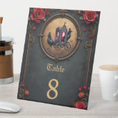 ラヴェンスとバラのゴシック様式の馬車。 台座サイン (インサイチュ)