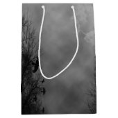 ラヴェン幽霊のよく出るズパーティーの好意ボックスとハロウィーンスカイ ミディアムペーパーバッグ (正面)