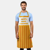 ラージオレンストライプのジマママズホーム料理エプロン エプロン (着用した状態)