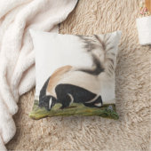 ラージテールスクンクメフィティスマクロウライラストレーション クッション (ブランケット)