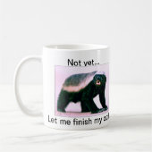 ラーテルは、まだ…私が私のコーヒーを終えることを可能にしました コーヒーマグカップ (左)