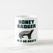 ラーテル彼はとても扱いにくいです コーヒーマグカップ (中央)