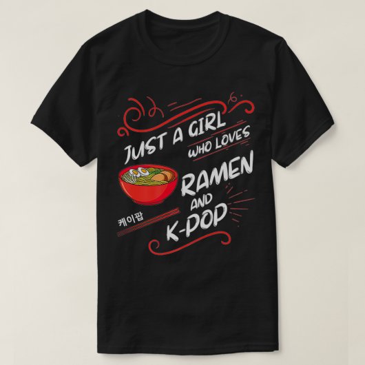 ラーメンやKPop Kpop Giを愛する女おもしろいの子 Tシャツ (デザイン正面)