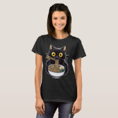 ラーメンを食べる面白い黒猫 Tシャツ (正面フル)