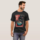 ラーメンを食べる黒猫のキッチュンフード 男性用 Tシャツ (正面フル)