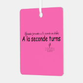 ラ・セカンデがホットピンクとブラックのSqを回す。 メタルオーナメント (正面左)