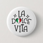 ラ・ドルチェ・ヴィータ ハート旗 イタリア愛好ギフト 缶バッジ (正面)