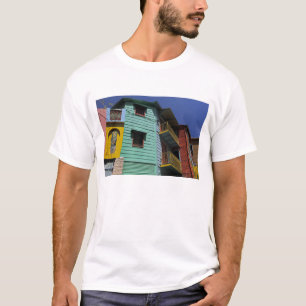 ラ・ボカ地区のカラフルな建築 Tシャツ