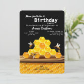 リアルなハチとハチミツの巣の誕生日招待状 招待状 (スタンド正面)