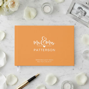 リアルなホイル加工のMr. & Mrs. カップル名入りオレンジ色の結婚式 ゲストブック