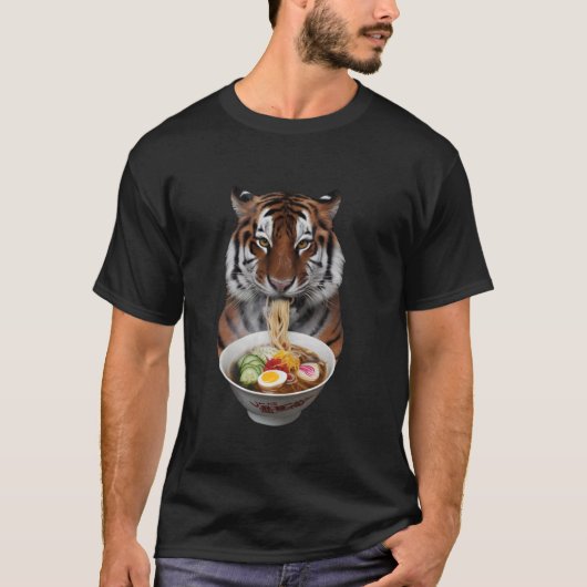 リアルなラーメンを食べるトラ Tシャツ (正面)