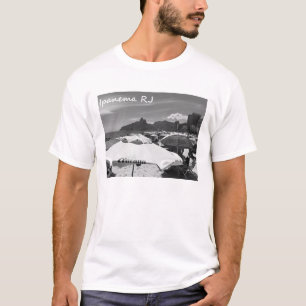 リオのイパネマビーチを特徴とするTシャツ Tシャツ