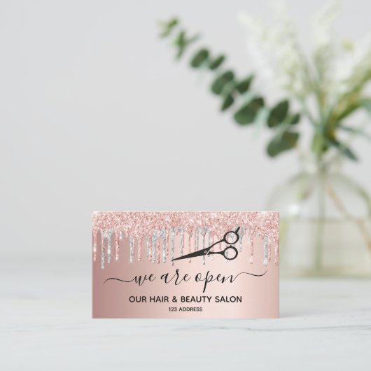 リオープニングヘア美しいサロンピンクグリッター銀 名刺 (スタンド正面)